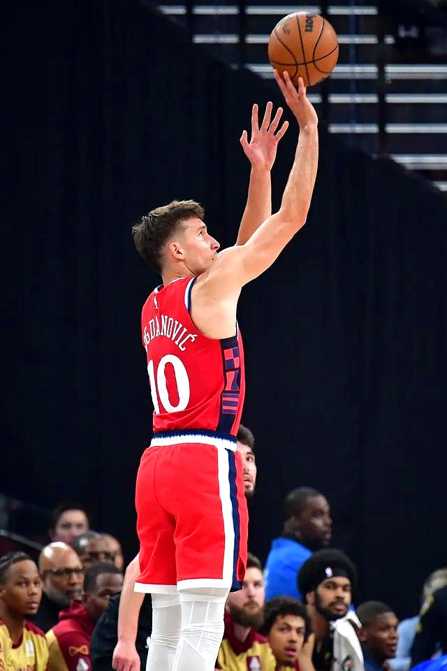 马刺险胜波兰男篮，乔治·希尔制霸全场的简单介绍