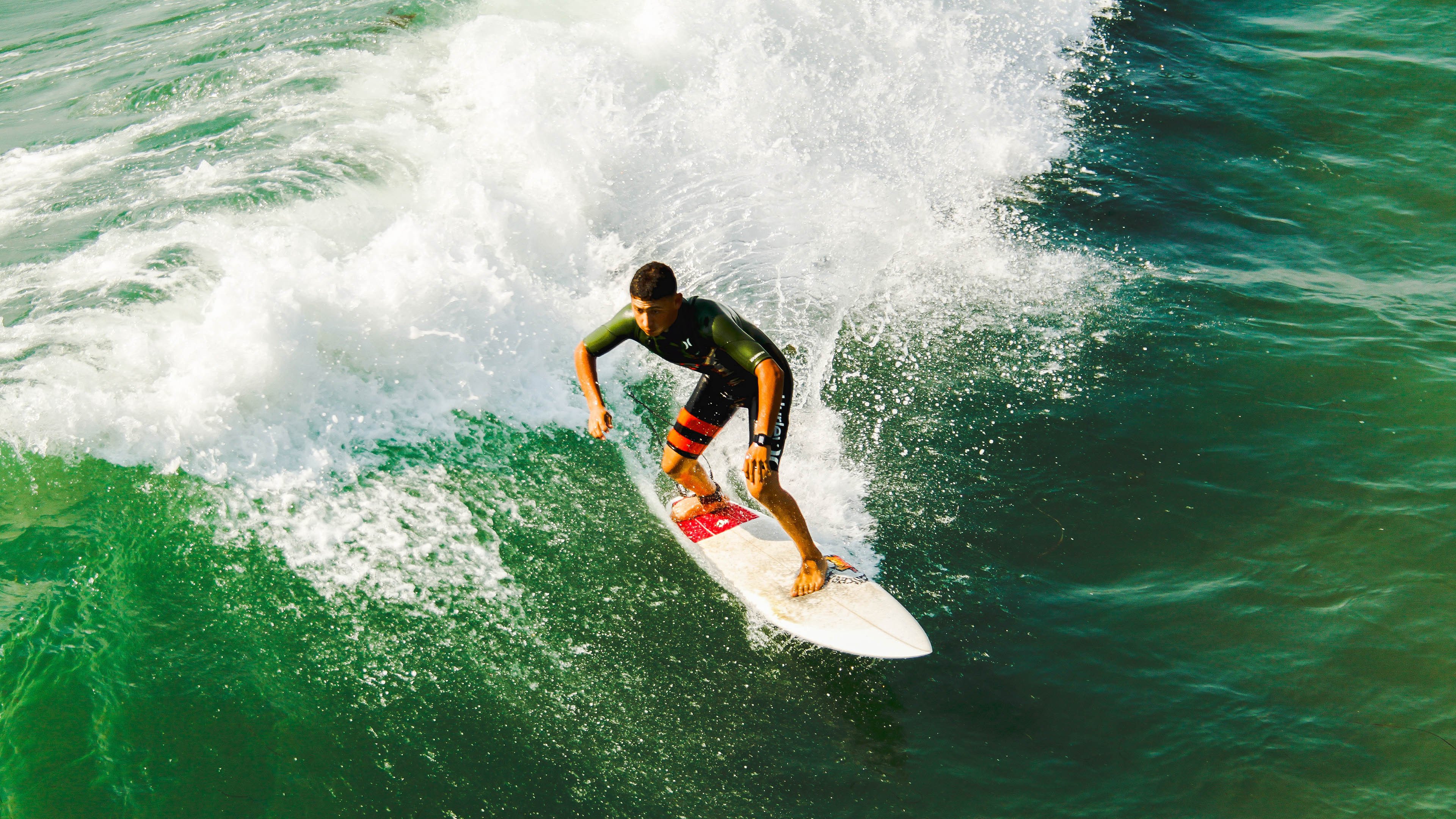 舞台越大越强！英格拉姆闪耀终结战，雄鹿提前终结马刺悬念