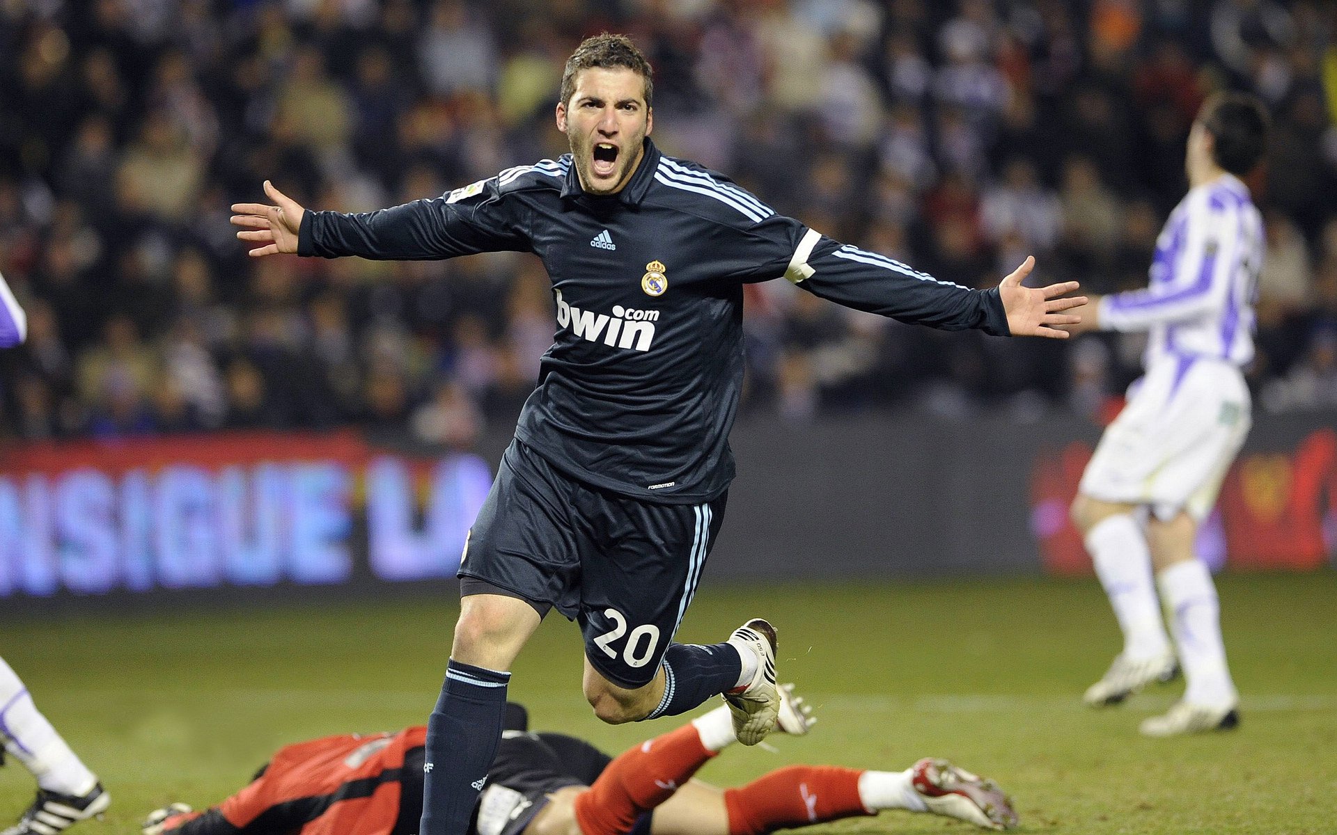 总决赛之夜，李刚仁展现巨星价值，亚洲之光如何照亮篮球圣殿