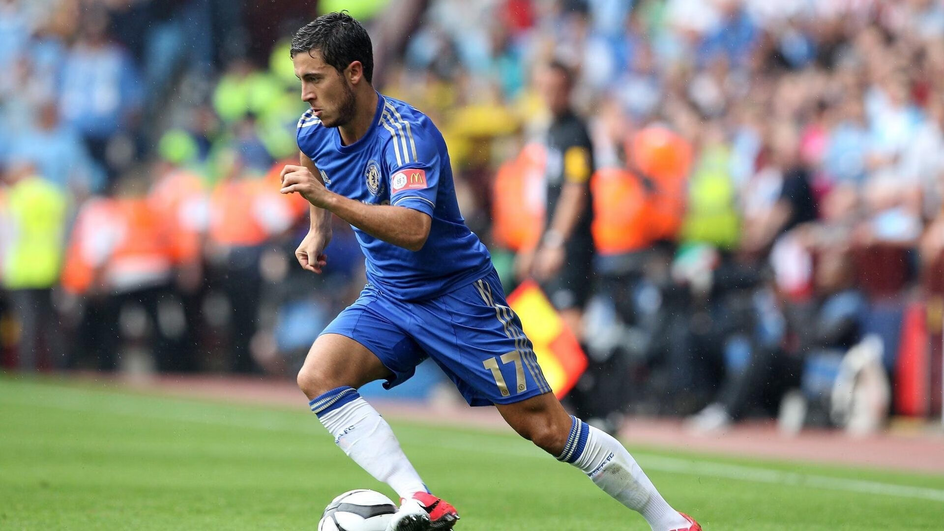 赛道上的红与绿，诺里斯关键制胜，红牛车队完胜阿斯顿马丁